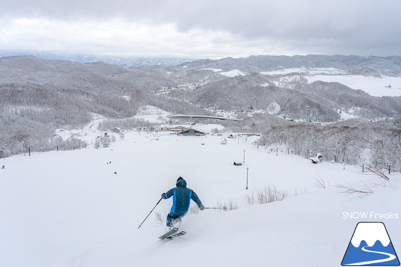 かもい岳国際スキー場｜今季の降雪量は、道内トップクラス！クリスマスイブのレポートは、積雪たっぷりの『かもい岳』(^^)v